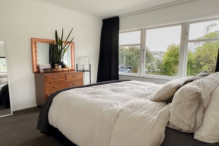 Photo of property in 4 Black Rock Road, Newlands, Wellington, 6037