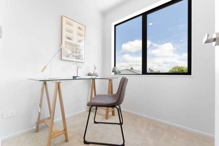 Photo of property in 8/67 Royal View Road, Te Atatu South, Auckland, 0610