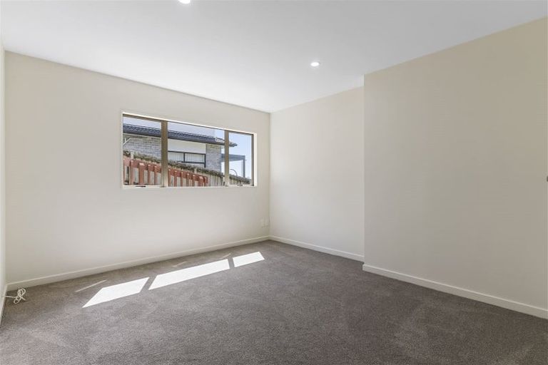 Photo of property in 14 Spoonbill Place, Unsworth Heights, Auckland, 0632