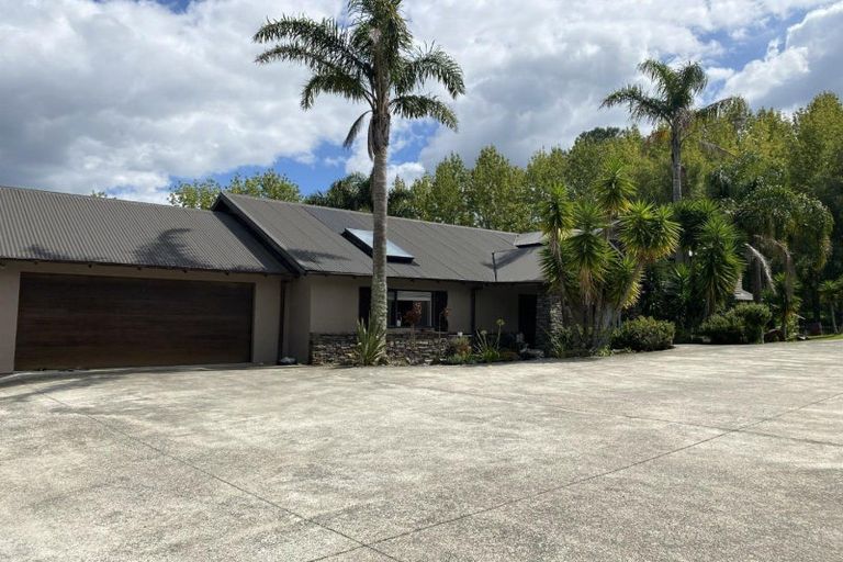 Photo of property in 343 Whitehills Road, Waitoki, 0994