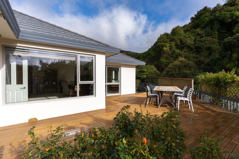 Photo of property in 212 Westchester Drive, Churton Park, Wellington, 6037