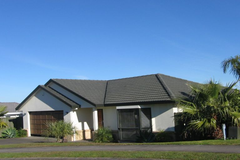 Photo of property in 16 Nephin Place, East Tamaki Heights, Auckland, 2016