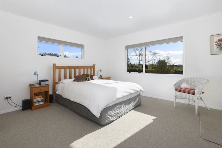 Photo of property in 20 Sarona Park Drive, Omanawa, 3171