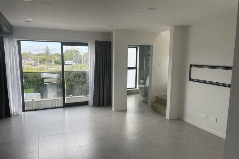Photo of property in 8/14 Kerswill Place, Pakuranga, Auckland, 2010