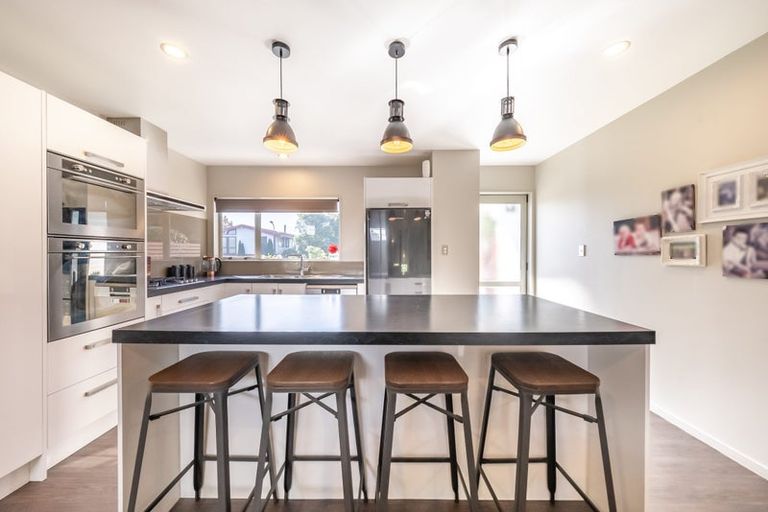 Photo of property in 10 Seymour Grove, Kingsley Heights, Upper Hutt, 5018