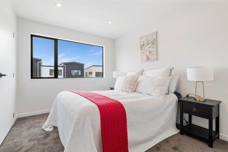 Photo of property in 42 Kiato Lane, Flat Bush, 2019