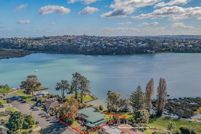 Photo of property in 5 Chapman Road, Te Atatu Peninsula, Auckland, 0610