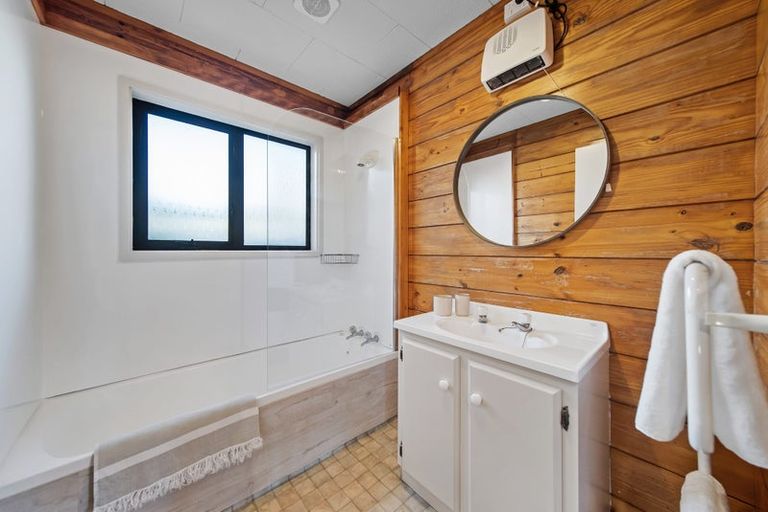 Photo of property in 2/74 Aorangi Road, Bryndwr, Christchurch, 8053