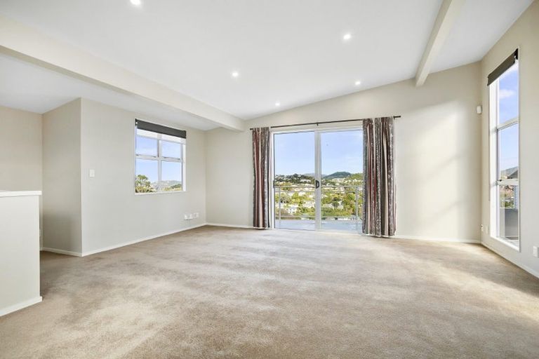 Photo of property in 7a Shortland Street, Khandallah, Wellington, 6035
