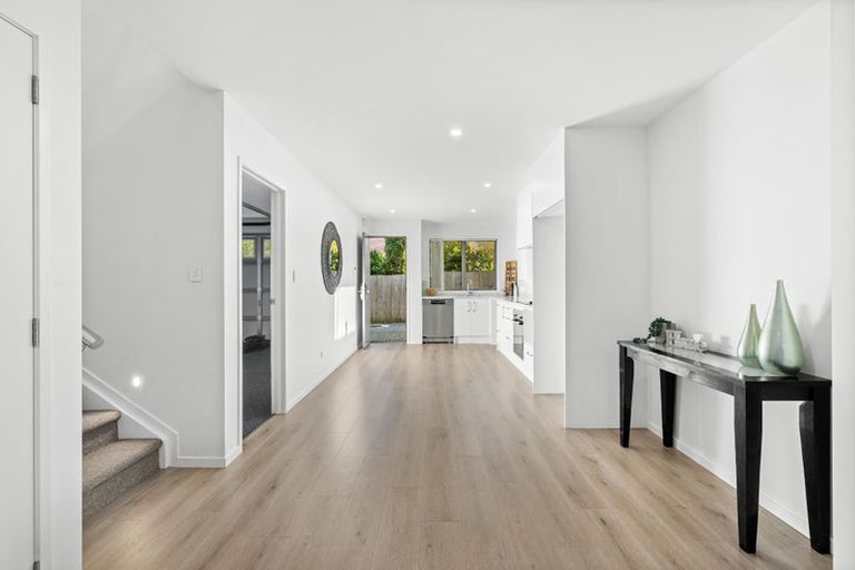 Photo of property in 6d Buisson Glade, West Harbour, Auckland, 0618
