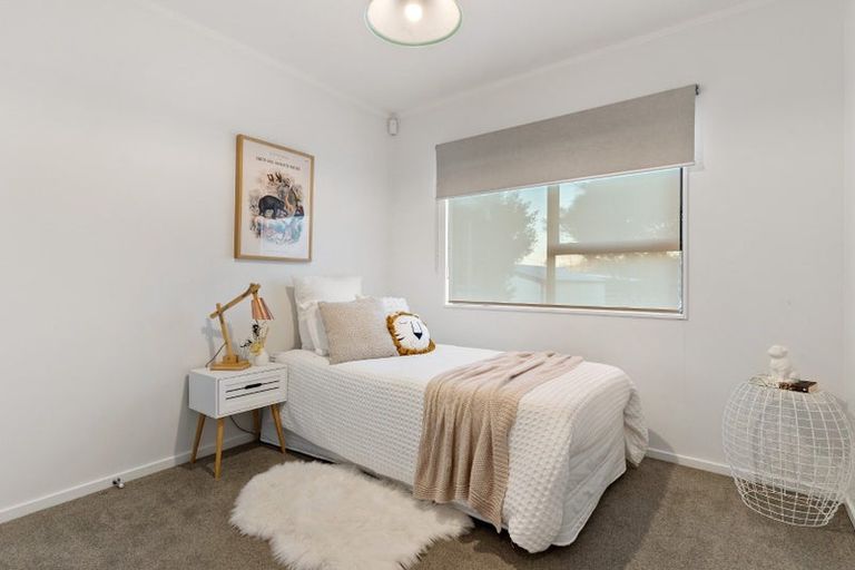 Photo of property in 2/7 Eskdale Road, Birkdale, Auckland, 0626