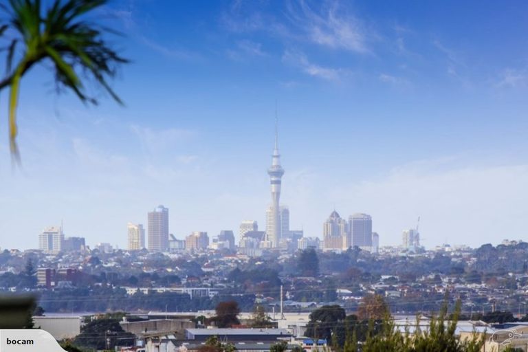 Photo of property in 2/27 Nui Mana Place, Te Atatu South, Auckland, 0610