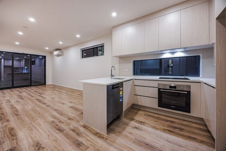 Photo of property in 38a Cascades Road, Pakuranga Heights, Auckland, 2010