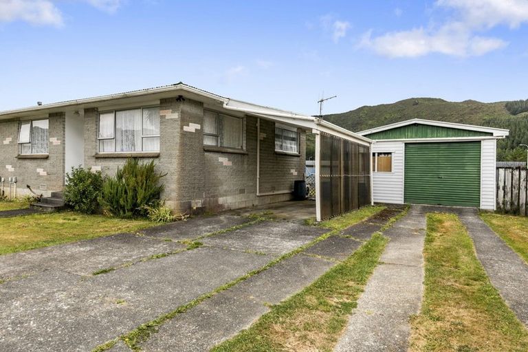 Photo of property in 34b Matthews Road, Wainuiomata, Lower Hutt, 5014