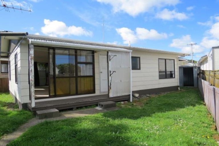 Photo of property in 19 Karamu Street, Strandon, New Plymouth, 4312