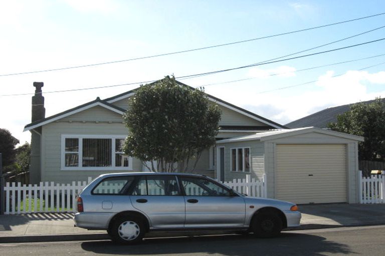 Photo of property in 97 Endeavour Street, Lyall Bay, Wellington, 6022