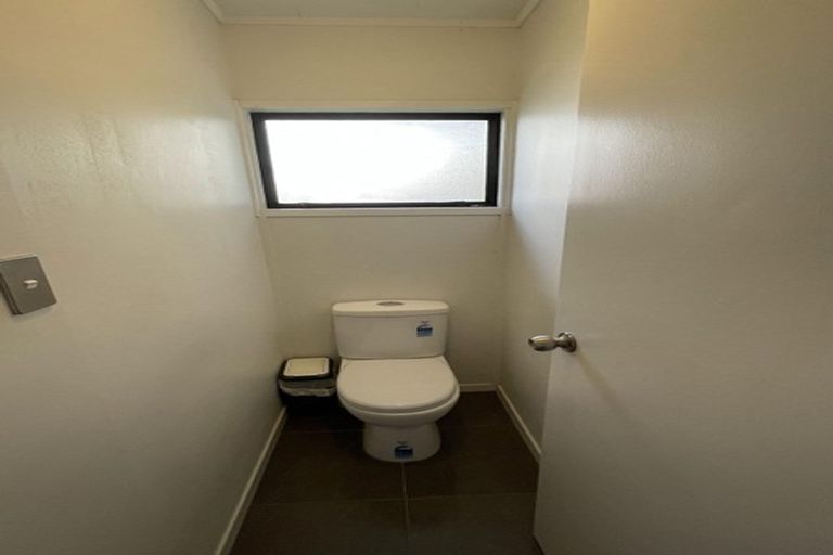 Photo of property in 4 Luxor Place, Massey, Auckland, 0614