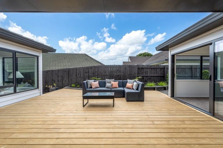 Photo of property in 32 Ambleside Drive, Northpark, Auckland, 2013
