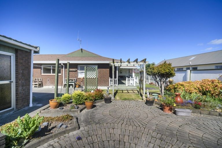 Photo of property in 8 Grange Place, Milson, Palmerston North, 4414