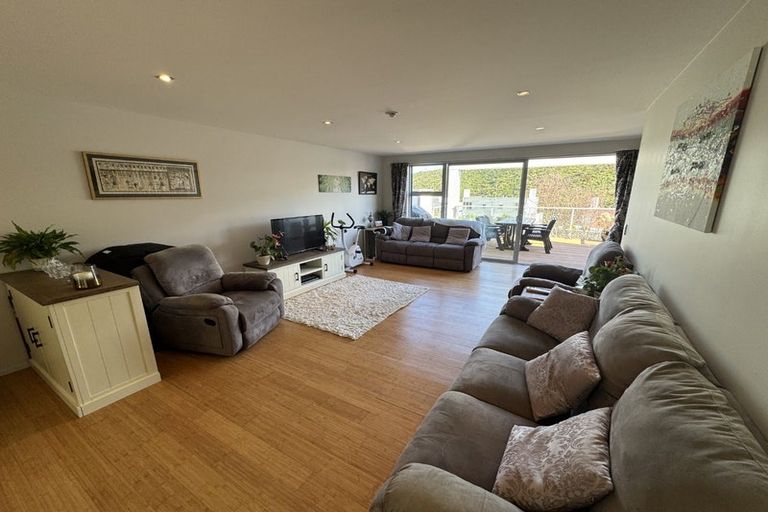 Photo of property in 9 Saddleback Grove, Karori, Wellington, 6012