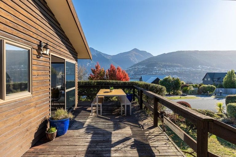Photo of property in 9 Oregon Drive, Kelvin Heights, Queenstown, 9300