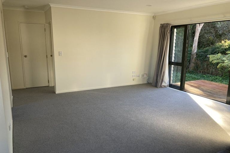 Photo of property in 102 Kemp Road, Massey, Auckland, 0614