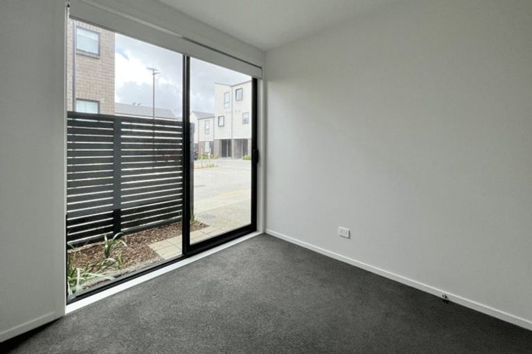 Photo of property in 7/1 Fruitvale Road, New Lynn, Auckland, 0600