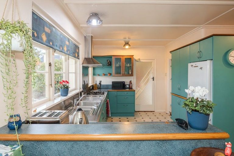 Photo of property in 10 Solway Street, Holmes Hill, Oamaru, 9401