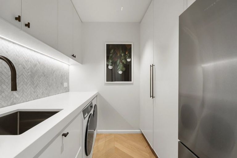 Photo of property in 61 Mcindoe Road, Kumeu, 0810