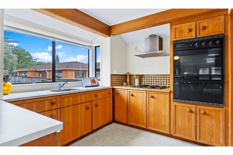 Photo of property in 2/58 Hillcrest Avenue, Hillcrest, Auckland, 0627
