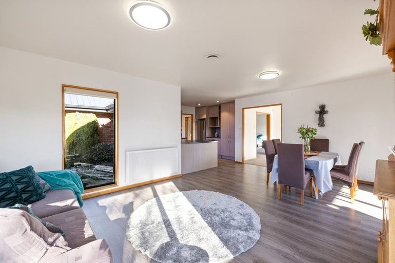 Photo of property in 8 Brockhall Lane, Avonhead, Christchurch, 8042