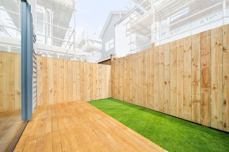 Photo of property in 102b Te Oneroa Way, Long Bay, Auckland, 0630