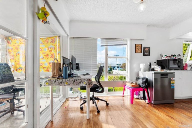 Photo of property in 12 Mason Street, New Lynn, Auckland, 0600