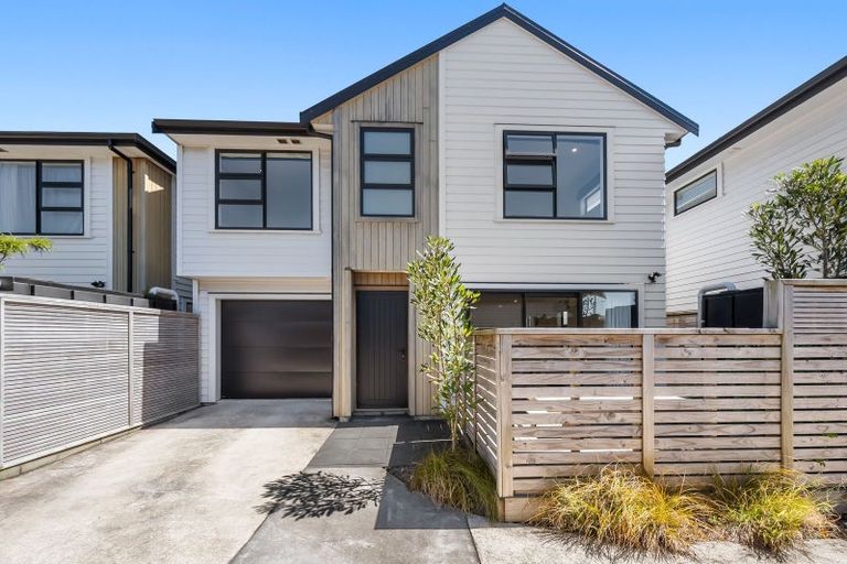 Photo of property in 90a Cambridge Terrace, Waterloo, Lower Hutt, 5011