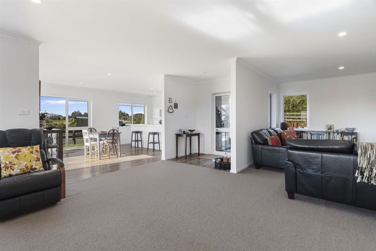 Photo of property in 20 Sarona Park Drive, Omanawa, 3171