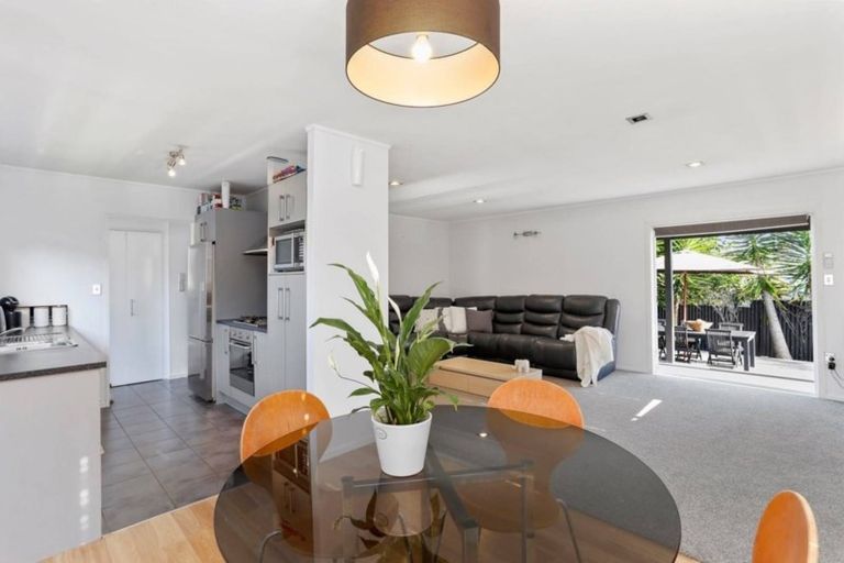 Photo of property in 1/7 Quiet Street, Te Atatu South, Auckland, 0610