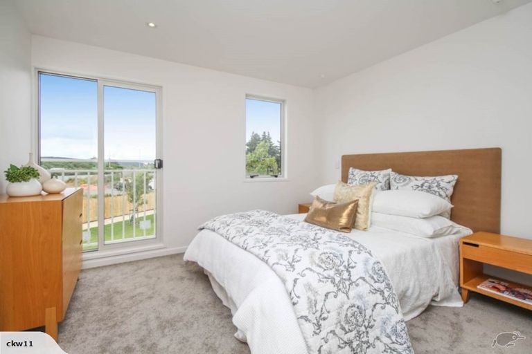 Photo of property in 1 Kaihua Terrace, Mangere Bridge, Auckland, 2022