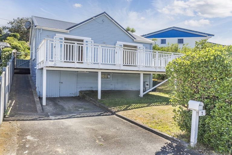 Photo of property in 7 Onepoto Road, Titahi Bay, Porirua, 5022