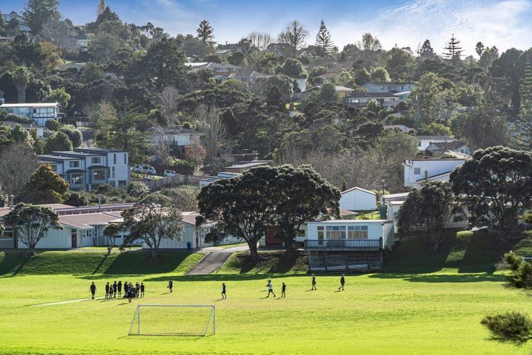 Photo of property in 115 Stanley Road, Glenfield, Auckland, 0629