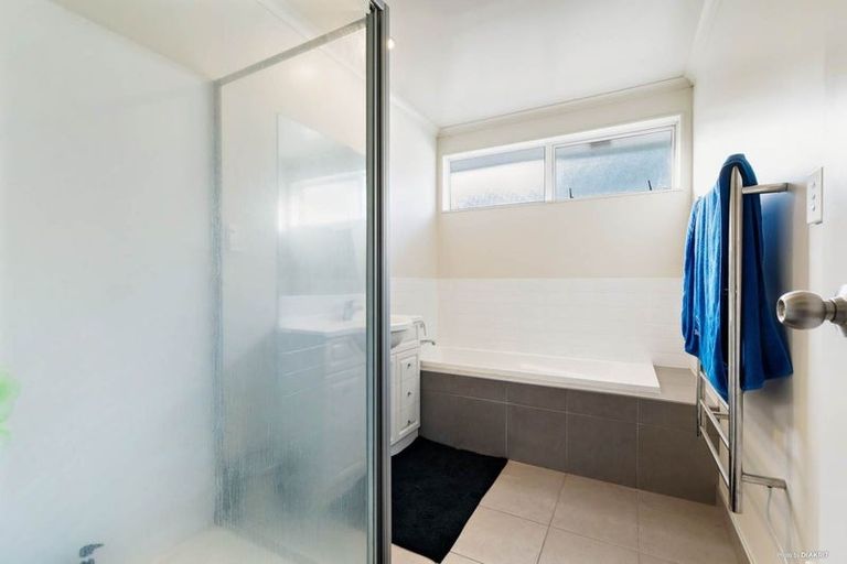 Photo of property in 27 The Track, Takanini, 2112