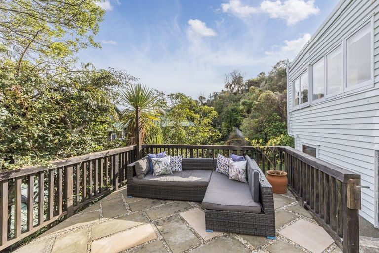 Photo of property in 142 The Ridgeway, Mornington, Wellington, 6021