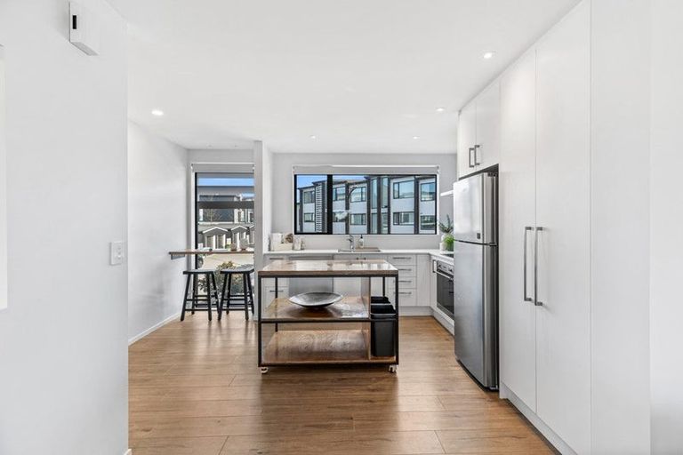 Photo of property in 18 Memorial Park Lane, Hobsonville, Auckland, 0618