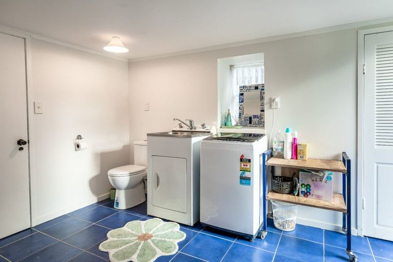 Photo of property in 17 Hutchinson Avenue, New Lynn, Auckland, 0600