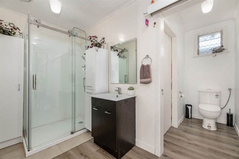 Photo of property in 176 Henderson Valley Road, Henderson, Auckland, 0612