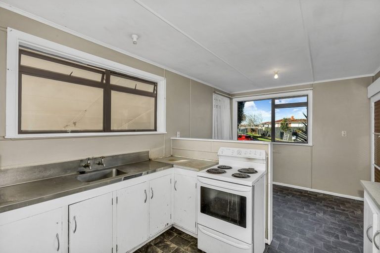 Photo of property in 48 Convair Crescent, Mangere, Auckland, 2022