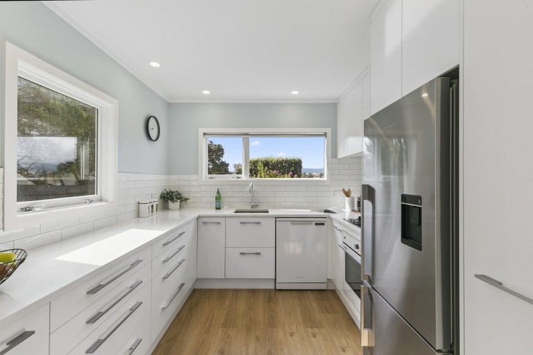 Photo of property in 105 Akaroa Drive, Maupuia, Wellington, 6022