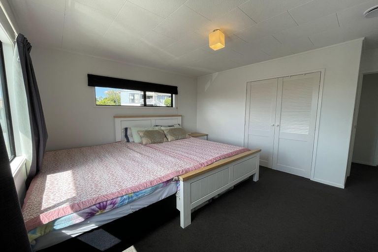 Photo of property in 4 Luxor Place, Massey, Auckland, 0614