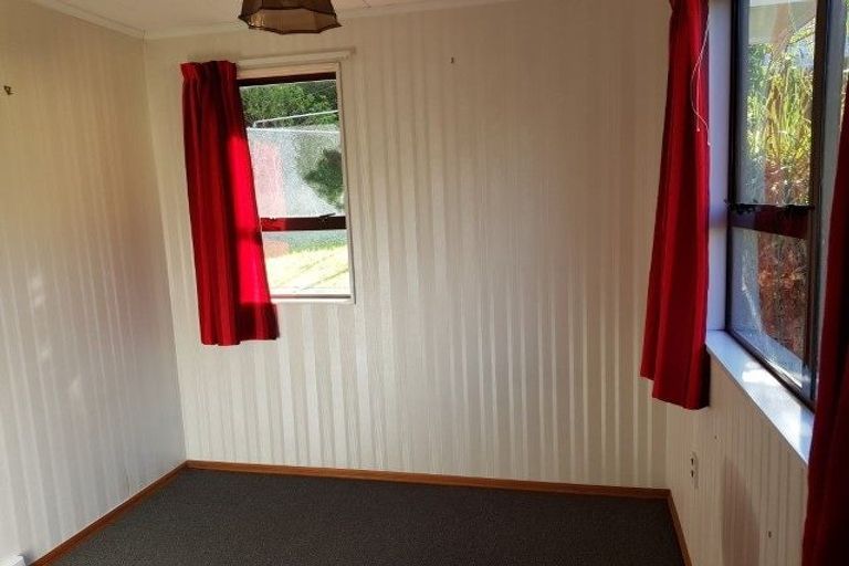 Photo of property in 37 Postgate Drive, Whitby, Porirua, 5024