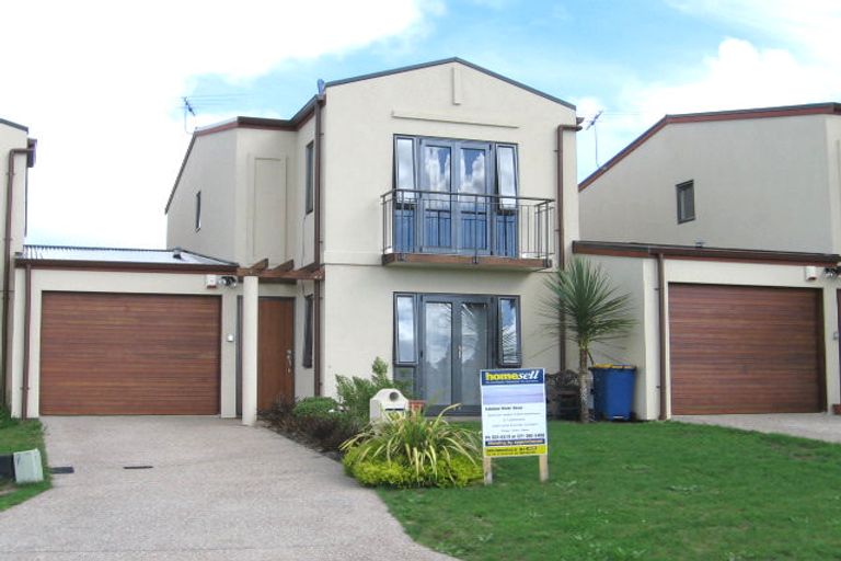 Photo of property in 54 Provence Esplanade, Te Atatu Peninsula, Auckland, 0610