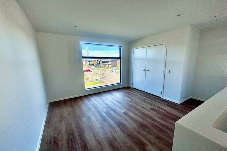 Photo of property in 79 Papatupu Way, Kumeu, 0810